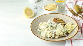 Dokonalé italské rizoto musí mít krémovou konzistenci a neobejde se bez másla. Takhle se správně dělá