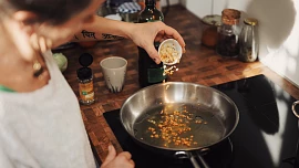 Jak na párky, které neprasknou? Prověřené triky hospodyněk pro snadnější vaření