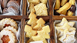 Jak správně skladovat vánoční cukroví: Pusinky patří do krabice, perníčky do plechové dózy a úly do lednice