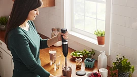 Malý, ale šikovný ponorný mixér: Drtí, mixuje i šlehá a přitom nezabírá skoro žádné místo!