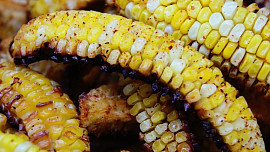 Kukuřičná žebírka aneb Corn ribs jsou hitem internetu. Důležité je správně nařezat kukuřici a dobře ji okořenit