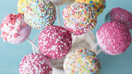 Jak připravit dortová lízátka cake pops jako od cukráře? Tyhle kroky byste neměli podcenit!