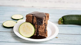 Cuketový perník voní skořicí a nadchne svou vláčností. Navíc je jednoduchý na přípravu a hotový je do hodiny
