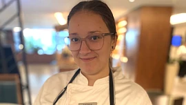 Ze studia korejštiny zběhla k pečení a teď vede cukrárnu 5* pražského hotelu. Andrea Kubiňanová jde vlastní cestou