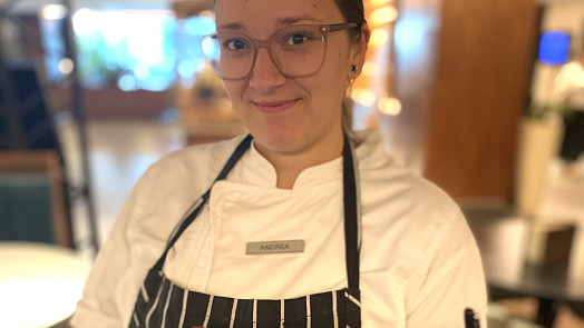 Ze studia korejštiny zběhla k pečení a teď vede cukrárnu 5* pražského hotelu. Andrea Kubiňanová jde vlastní cestou