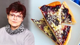 Pečeme s Ivou: Veliké koláče lopaťáky pekly kdysi už naše prababičky. Jsou podobné frgálům, plněné povidly a sypané drobenkou