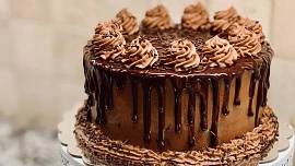 Jednoduché dortové krémy: Jak na odlehčený pudinkový nebo moderní bílkový?