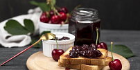 Třešňová klevela podle retro kuchařky: Trochu jiná marmeláda našich babiček je plná kousků ovoce