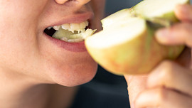 Kdy je nejlepší jíst jablka: Odborníci radí, v kterých částech dne nám ovoce moc neprospěje