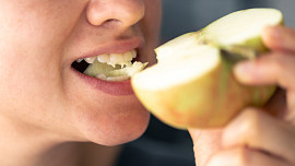 Kdy je nejlepší jíst jablka: Odborníci radí, v kterých částech dne nám ovoce moc neprospěje