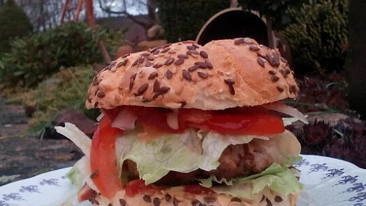 Lesní hamburger z lančmítu: Levný a snadný recept, který zvládnete na víčku z ešusu