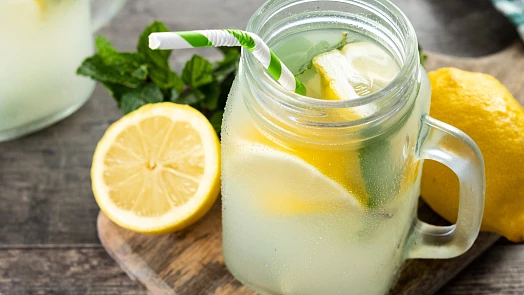 Pět jednoduchých způsobů, jak si doma připravit vynikající limonádu z dostupných a levných surovin
