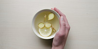 Snadné a dobré podzimní nápoje: Zahřejte se zázvorem s citronem nebo svařeným rozmarýnem