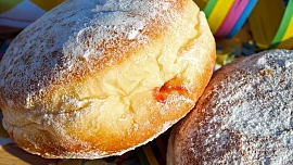 Máme tu čas masopustu: Jak jej oslavit? Nahoďte masky, osmažte koblihy a dejte si jitrnici!