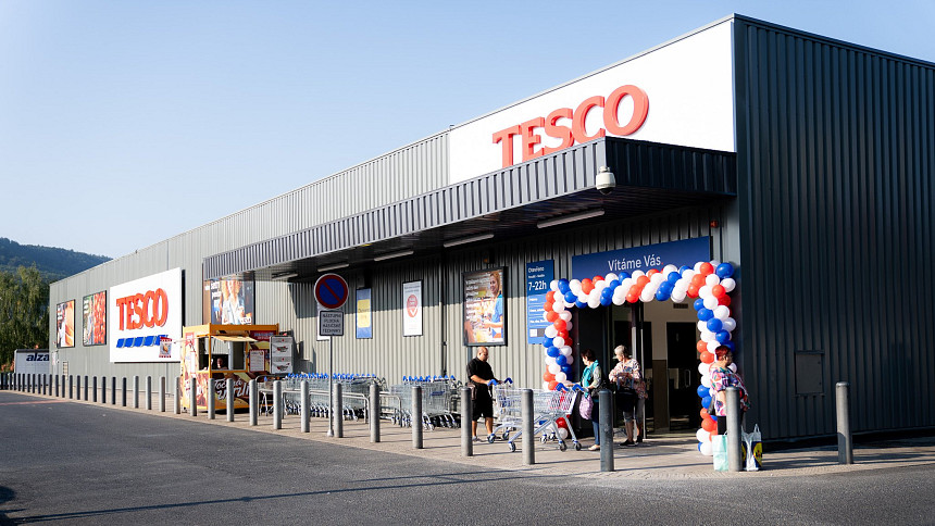 Tesco v Klášterci nad Ohří znovu otevřeno: Nový vzhled, moderní technologie a speciální nabídky