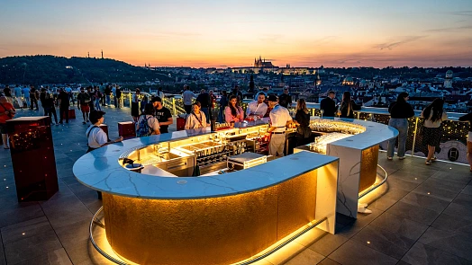 Vánoce bez stresu a s výhledem na celé město? Zkuste večeři ve Fly Vista!