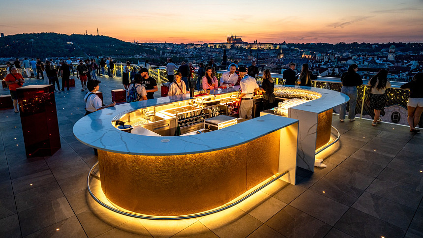 Vánoce bez stresu a s výhledem na celé město? Zkuste večeři ve Fly Vista!