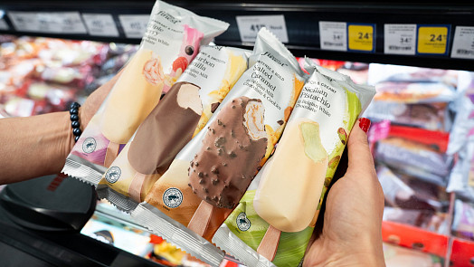 Češi milují zmrzlinu. Tesco rozšiřuje nabídku, láká na luxusní Tesco Finest i bio a veganské novinky