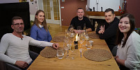 Prostřeno vás pošle na cestu kolem světa: Marocký Tajine vystřídá wagyu steak. A víte, jak se správně dělá caesar salát?