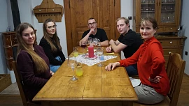 Prostřeno v tomto týdnu: Zavzpomínejte na dětství nad zmrzlinovým pohárem! Víte, že jde původně o americký vynález?