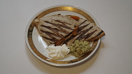 Mexická placka quesadilla původně sloužila jako miska. Dnes z ní připravíte jednoduchou večeři. Zkuste to podle receptu z Prostřena!