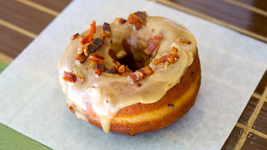 Šílené kombinace, které chutnají fantasticky: Už jste zkusili hranolky se zmrzlinou, chipsy s  čokoládou nebo donut se slaninou?