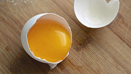 Jak efektivně mrazit vejce? S bílky je to snadné, žloutky potřebují předem tuhle jednoduchou úpravu