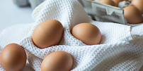 27 skvělých tipů, čím při vaření nahradit drahá vajíčka: Pomůžou brambory, ovesné vločky, pudink i pivo