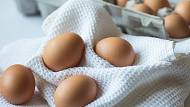 27 skvělých tipů, čím při vaření nahradit drahá vajíčka: Pomůžou brambory, ovesné vločky, pudink i pivo