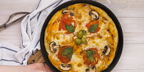 Italové používají při ohřívání pizzy jeden trik. Stačí vám obyčejná pánev a voda, těsto zůstane krásně křupavé