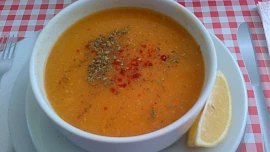 Turecko na talíři: Zapomeňte na kebab a uvařte si slavnou „polévku nevěst“ z čočky, rýže a bulguru