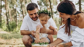 Dortík k prvním narozeninám: Co v něm nesmí chybět a jak na pečenou i nepečenou variantu?