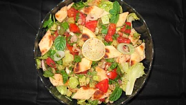 Libanonský salát fattoush: Lehký salát s vůní exotiky a bylinek  je ideální lehkou letní večeří