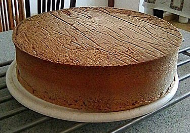 Recept na univerzální dortový korpus podle Mirka: Jiný už nedělám, svěřují se hospodyňky na internetu