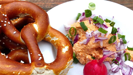 Chuť Oktoberfestu si můžete dopřát i doma. Sýrová pomazánka obatzda má říz a k pivu je jako stvořená