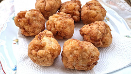 Recept na smažené květákové koule: Díky fíglu s krabicí jsou v cukuletu obalené a po usmažení šťavnaté a zvenku křupavé