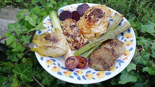 Kedlubna, zelí, ředkvičky nebo pórek na grilu: Které druhy se nejrychleji opečou a které pak nejlépe chutnají?