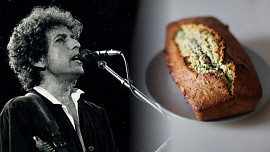 Zpěvák Bob Dylan slaví 82. narozeniny. Nejlepším dárkem pro něj býval vynikající banánový chléb od jeho maminky