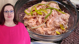 Řeznice radí: Jak na pomazánku à la čajovka, která chutná jako z uzenářství. Tento retro hit snadno připravíte i doma