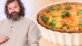 Josef Maršálek upekl quiche s delikátní bramborovou náplní plnou sýra a smetany, která luxusně chutná, a přitom je snadná