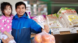Vietnamec Tien Hoang Van prozrazuje, co u něj Češi kupují nejvíc: Chodí sem pro rýži, sójovku a jednu obyčejnou potravinu, říká