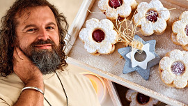 Proč se linecké těsto trhá? Cukrář Josef Maršálek nám prozradil své fígle, jak na linecké cukroví, aby bylo perfektní