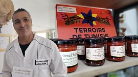 Cesta za pastou: Reportáž z výrobny pálivé tuniské harissy, v níž ucítíte česnek i koření a jedna lžička vám nebude stačit