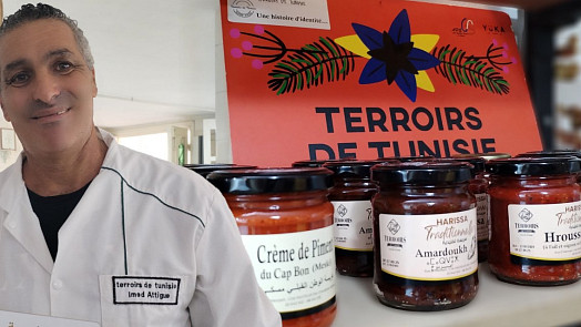 Cesta za pastou: Reportáž z výrobny pálivé tuniské harissy, v níž ucítíte česnek i koření a jedna lžička vám nebude stačit