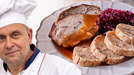 Karlovarský knedlík podle knedlíkového mistra: Zjemní jej máslo v těstě, vařený ve fólii nebo v ubrousku se vždy povede