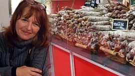 Češi v zahraničí: Ve Francii ochutnejte polévku bouillabaisse a domů si přivezte baskické uzeniny nebo čokoládu, říká Alice Muthspiel