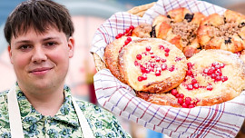 Peče celá země: Recept Vojty na fantasticky vláčné kynuté tvarohové i makové koláče, které uchvátily i Josefa Maršálka