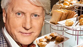 Etiketa je důležitá i na dovolené, říká Ladislav Špaček. Jídlo si neodnášejte z restaurace, nevozte si řízky a dbejte zvyků dané země, radí