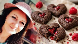 Valentýnská low carb srdíčka od Hanky z Poděbrad: Jednoduchý moučník, který uděláte i bez formiček