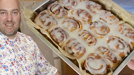 Kluci v akci slaví 20 let vysílání: Ondřej Slanina nabídl recept na šneky s perníkovým máslem a zavzpomínal na začátky Kluci v akci slaví 20 let vysílání: Ondřej Slanina nabídl recept na šneky s perníkovým máslem a zavzpomínal na začátky